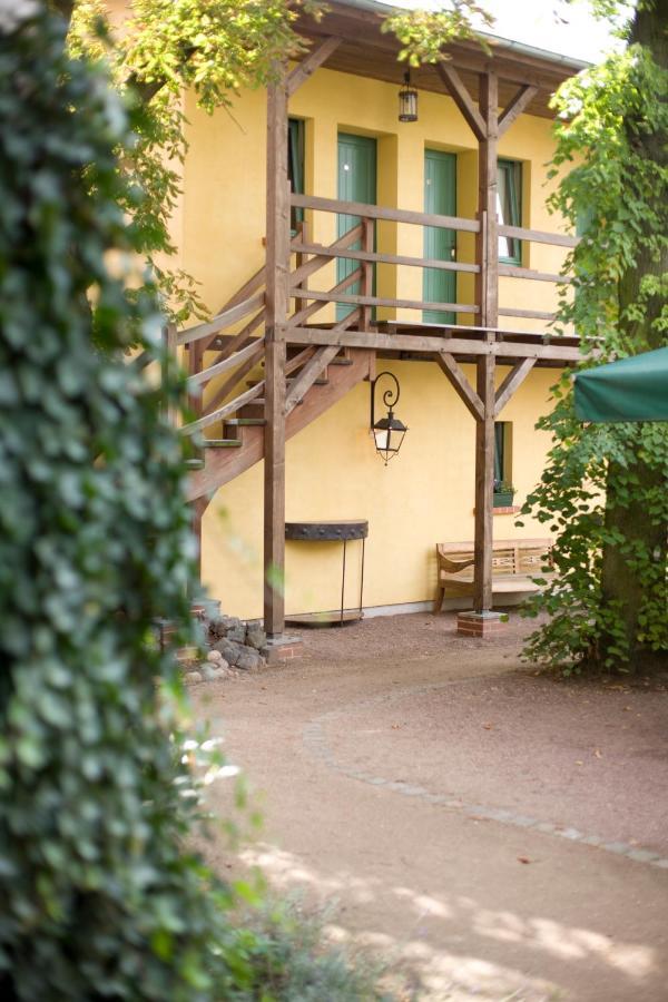 Gasthaus Und Pension "Zum Hauenden Schwein" Woerlitz Luaran gambar
