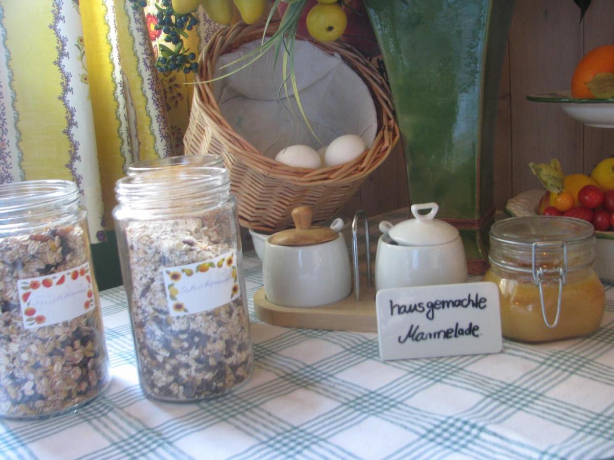 Gasthaus Und Pension "Zum Hauenden Schwein" Woerlitz Luaran gambar