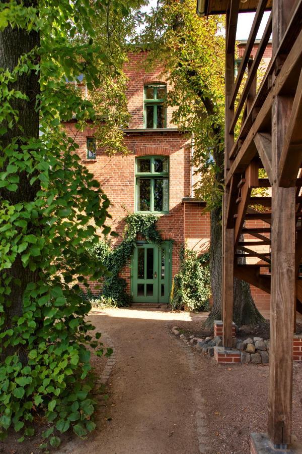 Gasthaus Und Pension "Zum Hauenden Schwein" Woerlitz Luaran gambar