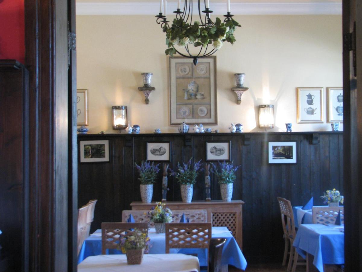 Gasthaus Und Pension "Zum Hauenden Schwein" Woerlitz Luaran gambar